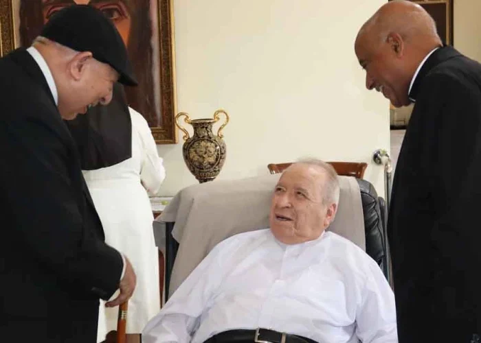 A sus 89 años, el Cardenal López Rodríguez recibe emotiva visita de sus hermanos obispos dominicanos