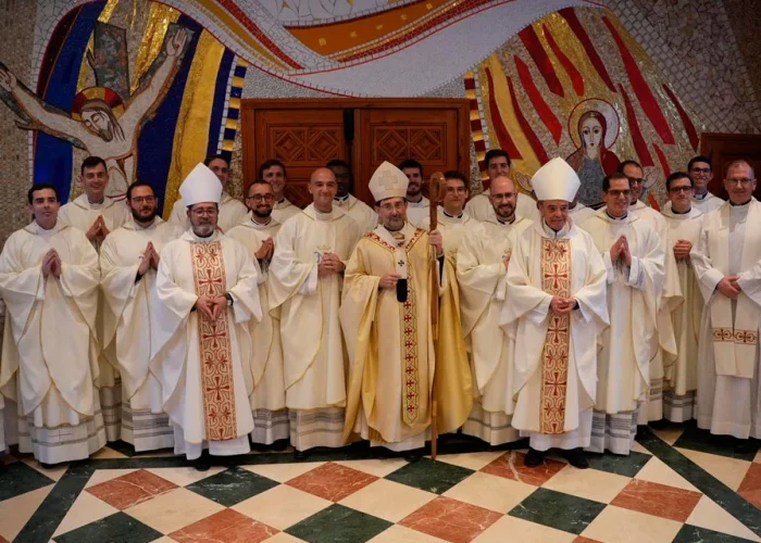 “Hoy cambia la historia”: Cardenal Cobo ordena 17 sacerdotes en la Catedral de la Almudena en Madrid