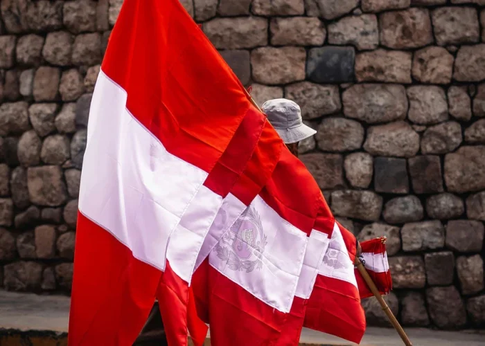 Elecciones Perú 2026: Obispo pide un presidente dispuesto a “sufrir por el país” y que no lo haga sufrir