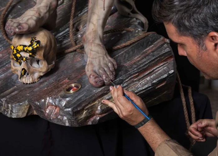 Escultor de arte religioso en la Semana Santa en España: "Me siento como un instrumento de Dios" Escultor de arte religioso en la Semana Santa en España: "Me siento como un instrumento de Dios"