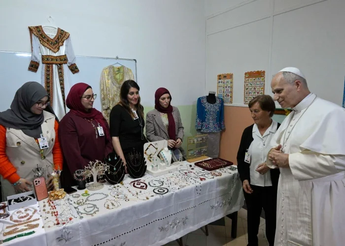 “Es para mi sobrina”: el gesto tierno del Papa León XIV al elegir una joya en Argelia