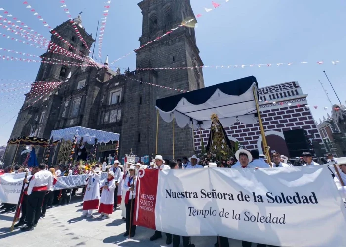 Cerca de 200.000 fieles participan en la procesión de Viernes Santo en la “Ciudad de los Ángeles” de México Cerca de 200.000 fieles participan en la procesión de Viernes Santo en la “Ciudad de los Ángeles” de México