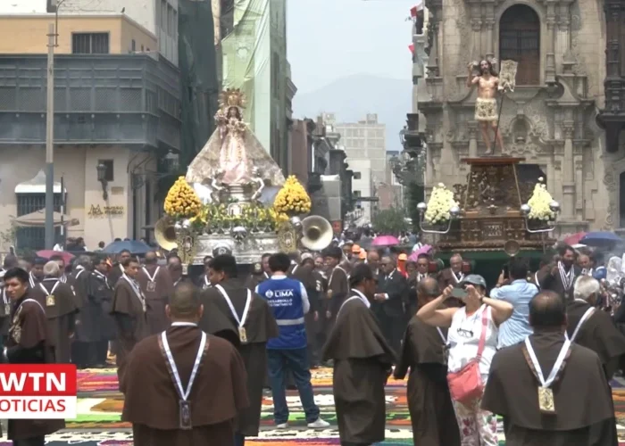Lima celebra la Resurrección con multitudinaria procesión y encuentro de Cristo y su Madre