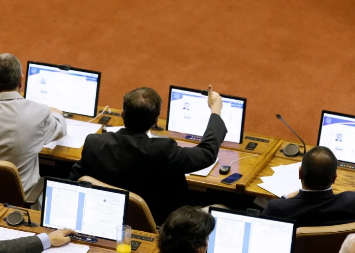 Obispos de Chile llaman a frenar la violencia y reconstruir el diálogo político y la paz social Obispos de Chile llaman a frenar la violencia y reconstruir el diálogo político y la paz social