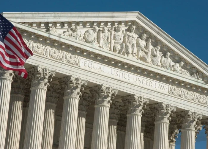 Corte Suprema de EE.UU. falla a favor de las políticas de asilo de Trump a las que los obispos se opusieron