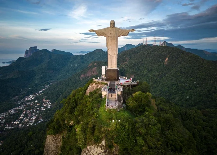 El Cristo Redentor se ilumina con el logo de la Copa Mundial Femenina de la FIFA 2027