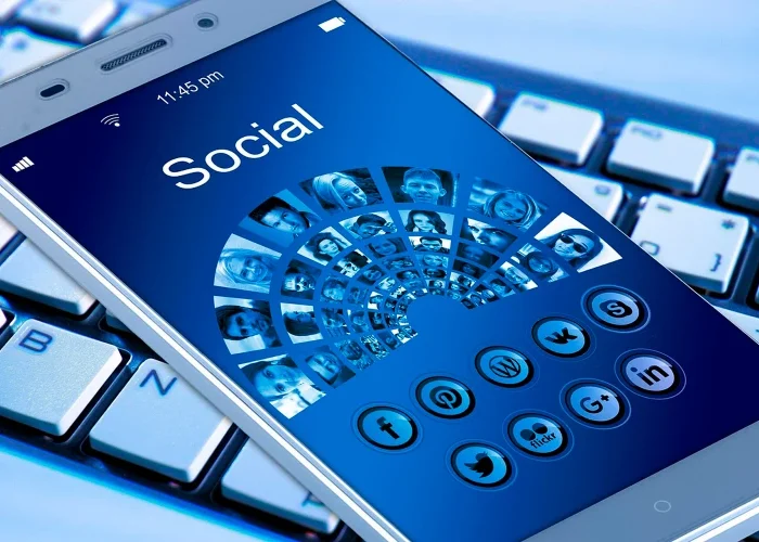 Obispos británicos celebran protección infantil, pero son cautelosos ante prohibición de redes sociales para menores Obispos británicos celebran protección infantil, pero son cautelosos ante prohibición de redes sociales para menores