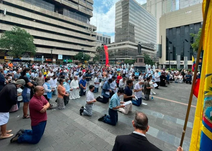 El “ejército” del Rosario de Hombres rezará en Guayaquil el mismo día de una marcha del “orgullo” El “ejército” del Rosario de Hombres rezará en Guayaquil el mismo día de una marcha del “orgullo”