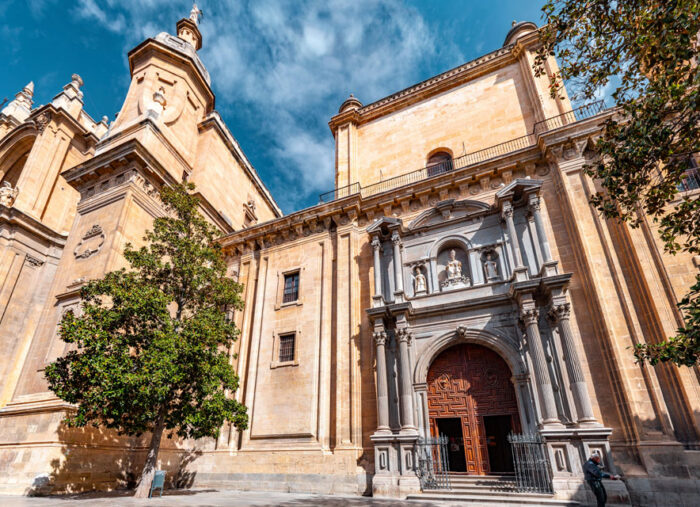Archidiócesis de Granada cierra al culto 5 grandes iglesias tras nuevo sismo en España Archidiócesis de Granada cierra al culto 5 grandes iglesias tras nuevo sismo en España