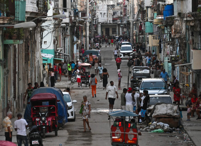 El 94% de los cubanos vive en extrema pobreza: “Es un país que está muriendo cada día” El 94% de los cubanos vive en extrema pobreza: “Es un país que está muriendo cada día”