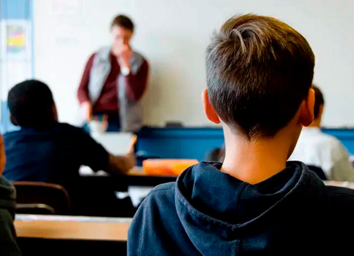 Ministra de Educación afirma que revisarán textos para sacar ideología woke de escuelas de Colombia