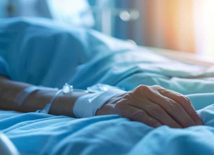 Fue ordenado diácono permanente en UCI, hoy siguen orando para que se cure