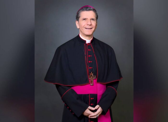 Arzobispo de San Antonio, Texas, anuncia que sacerdote fue expulsado del estado clerical por cisma