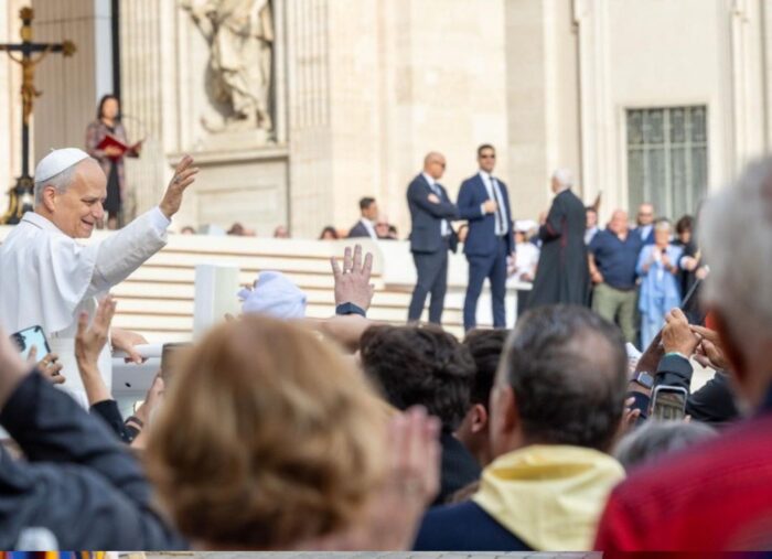 El Papa llama a la Iglesia a mirar el mundo “de modo positivo”, pero con firmeza en el Evangelio