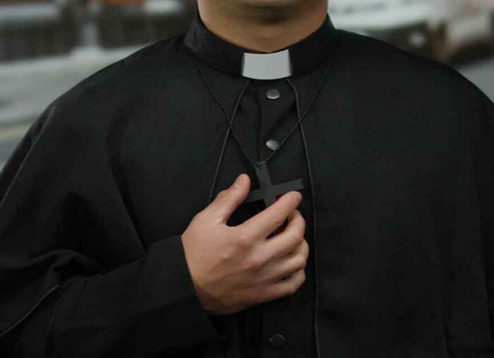 Arzobispo de Dijon pide oraciones por sacerdote que se suicidó en su casa parroquial