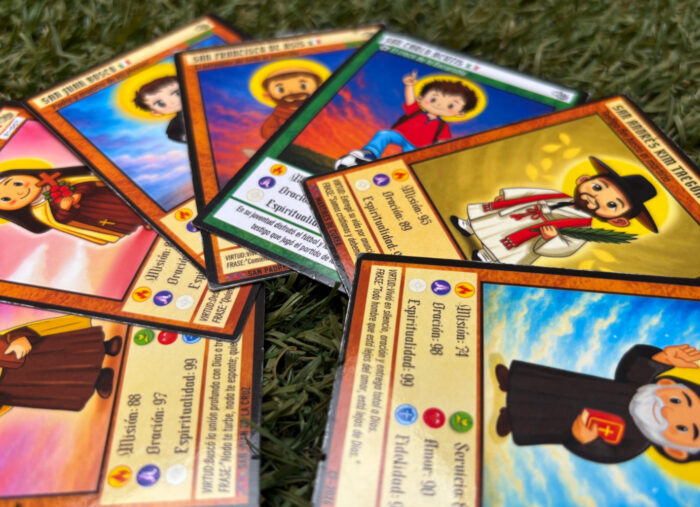 “Llamados al Reino”: el juego de cartas católico que busca acercar a niños y jóvenes a los santos
