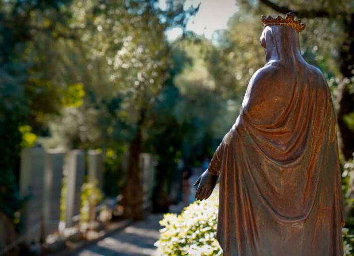 Exorcistas exponen casos de posesión y detallan el rol de la música y la Virgen María en exorcismos